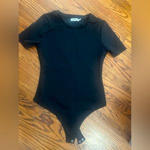 Good American bodysuit black short sleeved crew neck. Size 3